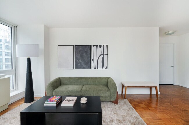 Building Photo - 350 W 43rd St