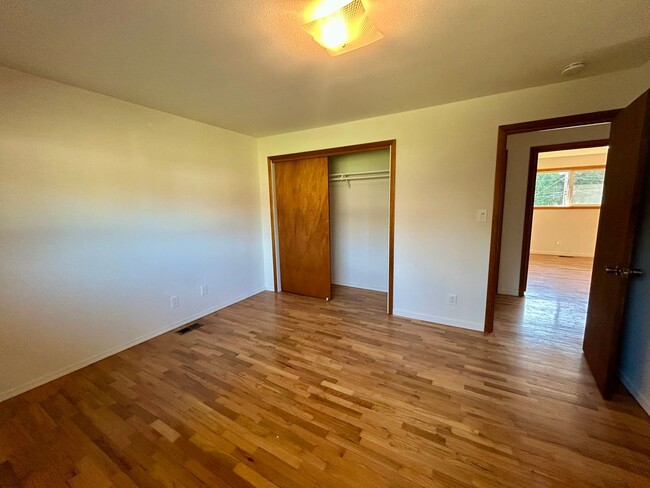 Building Photo - 1XMC3222