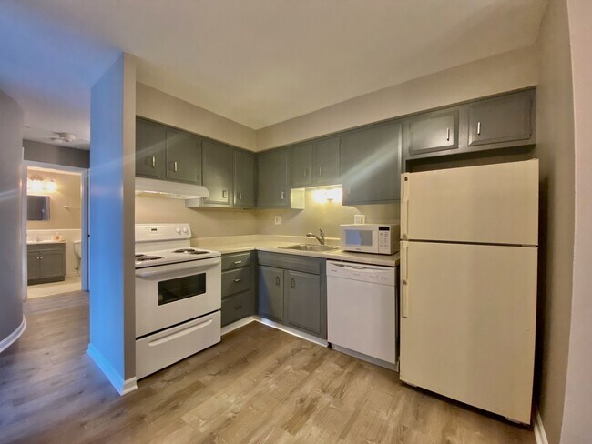 Building Photo - 2301 Beau Monde Ln
