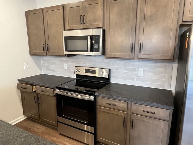 Building Photo - Newer 3 Bed Townhome in North Charlotte Area