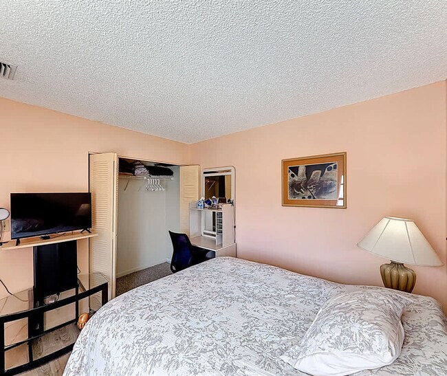 Building Photo - 693 NW 102 Pl