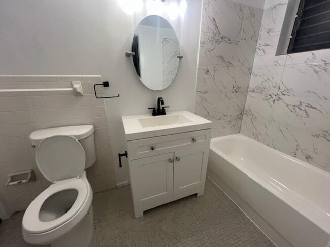 Building Photo - 401 S Lakeside Dr