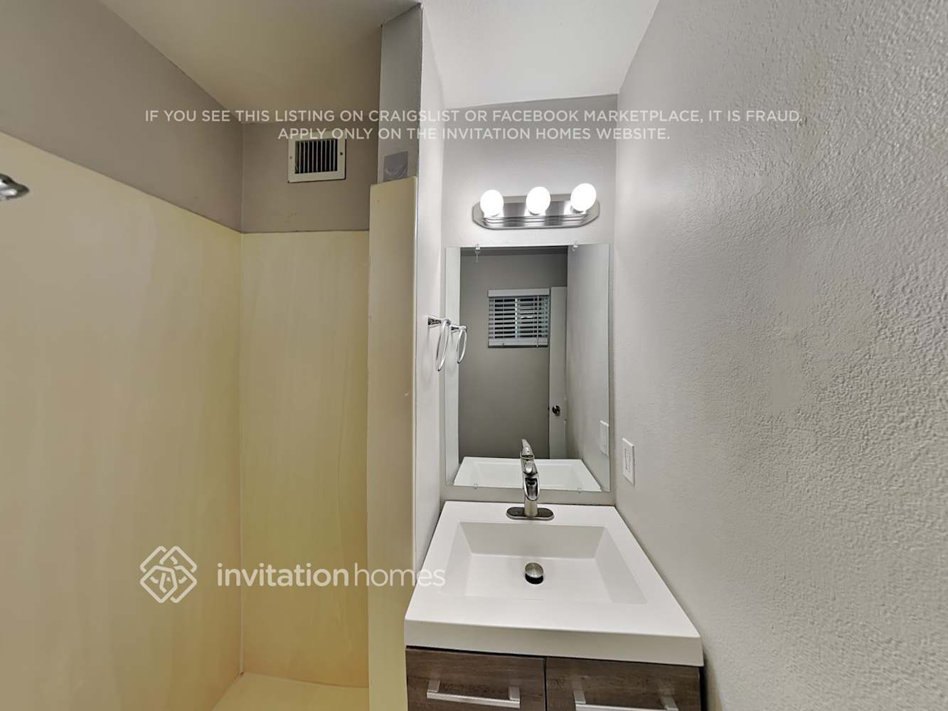 Building Photo - 14014 N 61st Ave