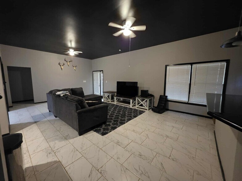 Building Photo - 1211 Fern Hollow Dr