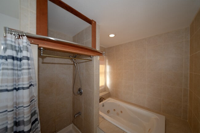 Building Photo - 99-060 Nalopaka Pl