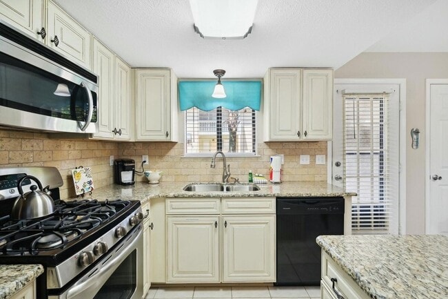 Building Photo - 108 Linda Marie Ln