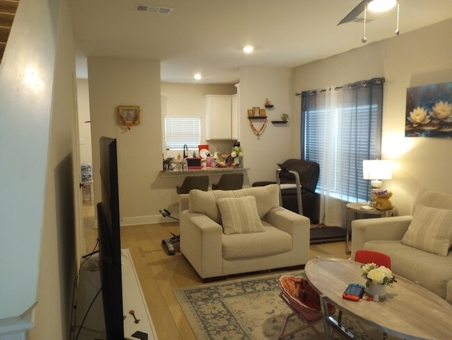 Building Photo - 1328 Windermere Wy