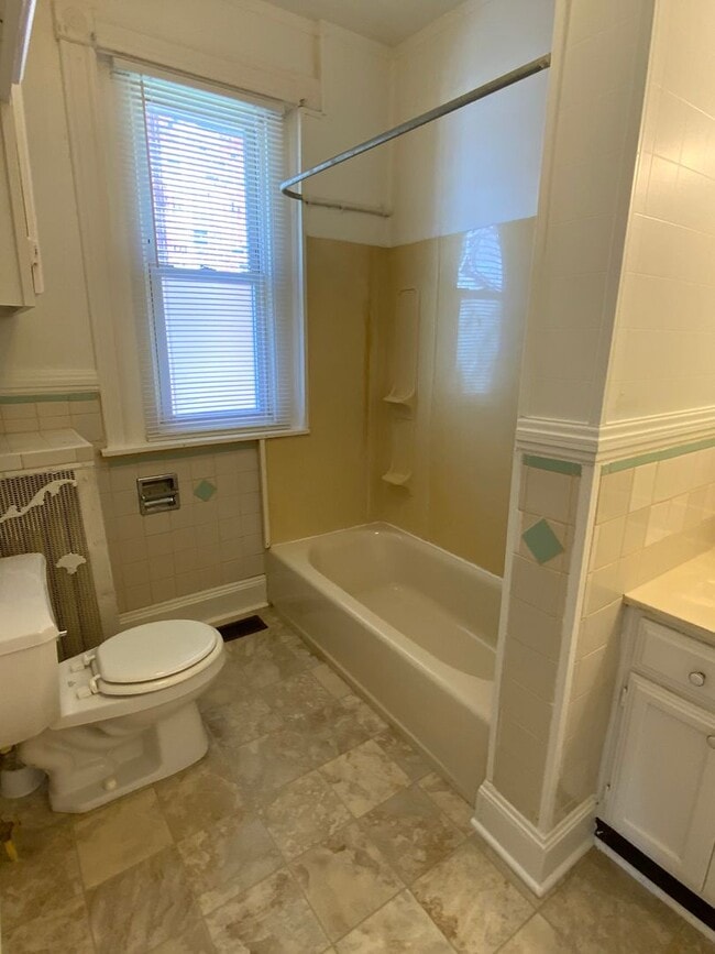 Building Photo - 850 Highland Ave