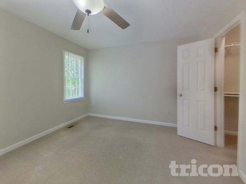 Building Photo - 5450 Bridle Dr