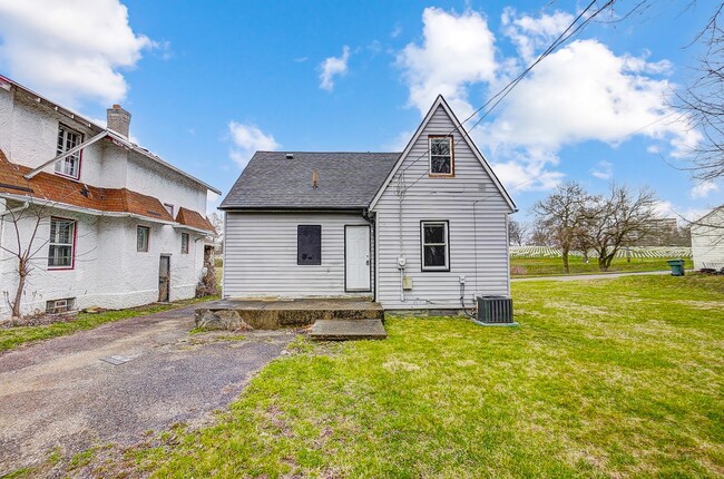Building Photo - Cozy 3 bedroom w/backyard