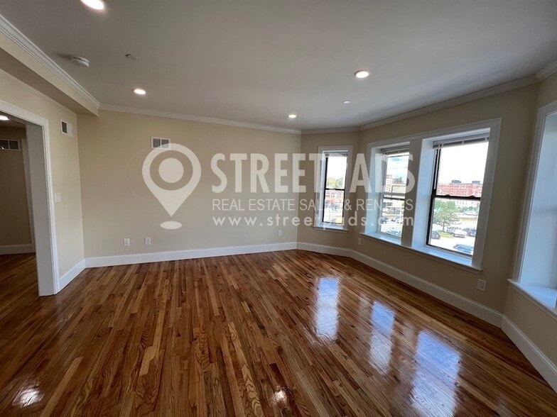 Building Photo - 201 Harvard Ave