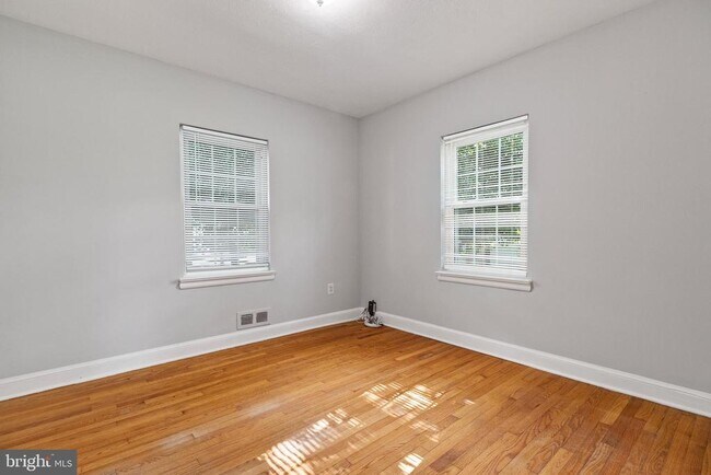 Building Photo - 5601 Dawes Ave