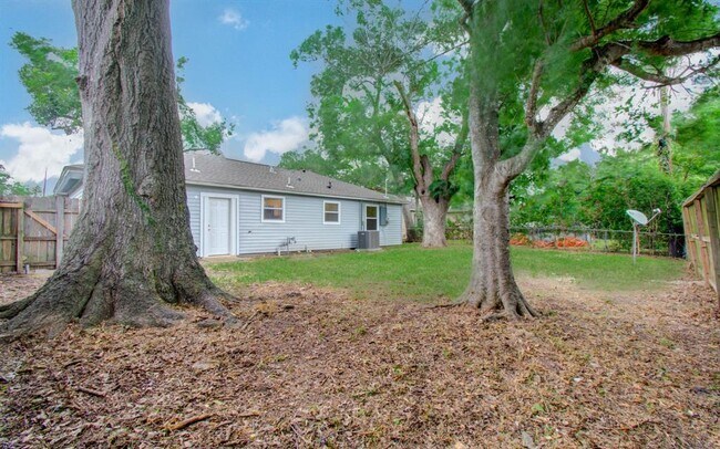 Building Photo - 6510 Cherrydale Dr