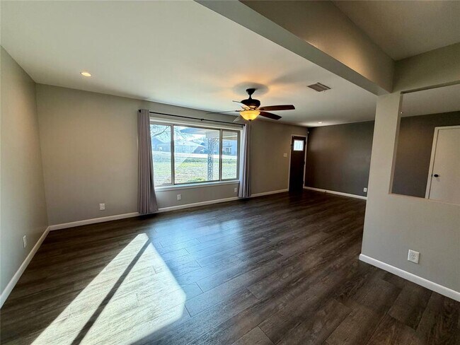 Building Photo - 9712 Springdale Rd