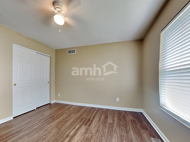 Building Photo - 6401 Sharps Ridge Ct