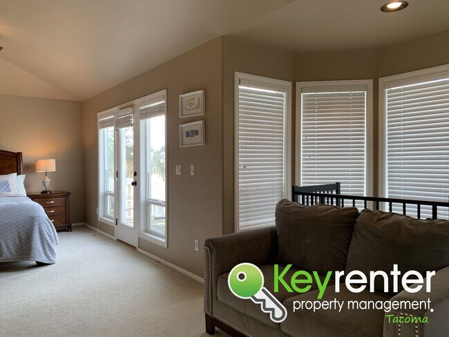 Building Photo - Luxurious House in North East Tacoma!!