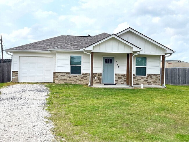 Building Photo - 380 Bower Rd