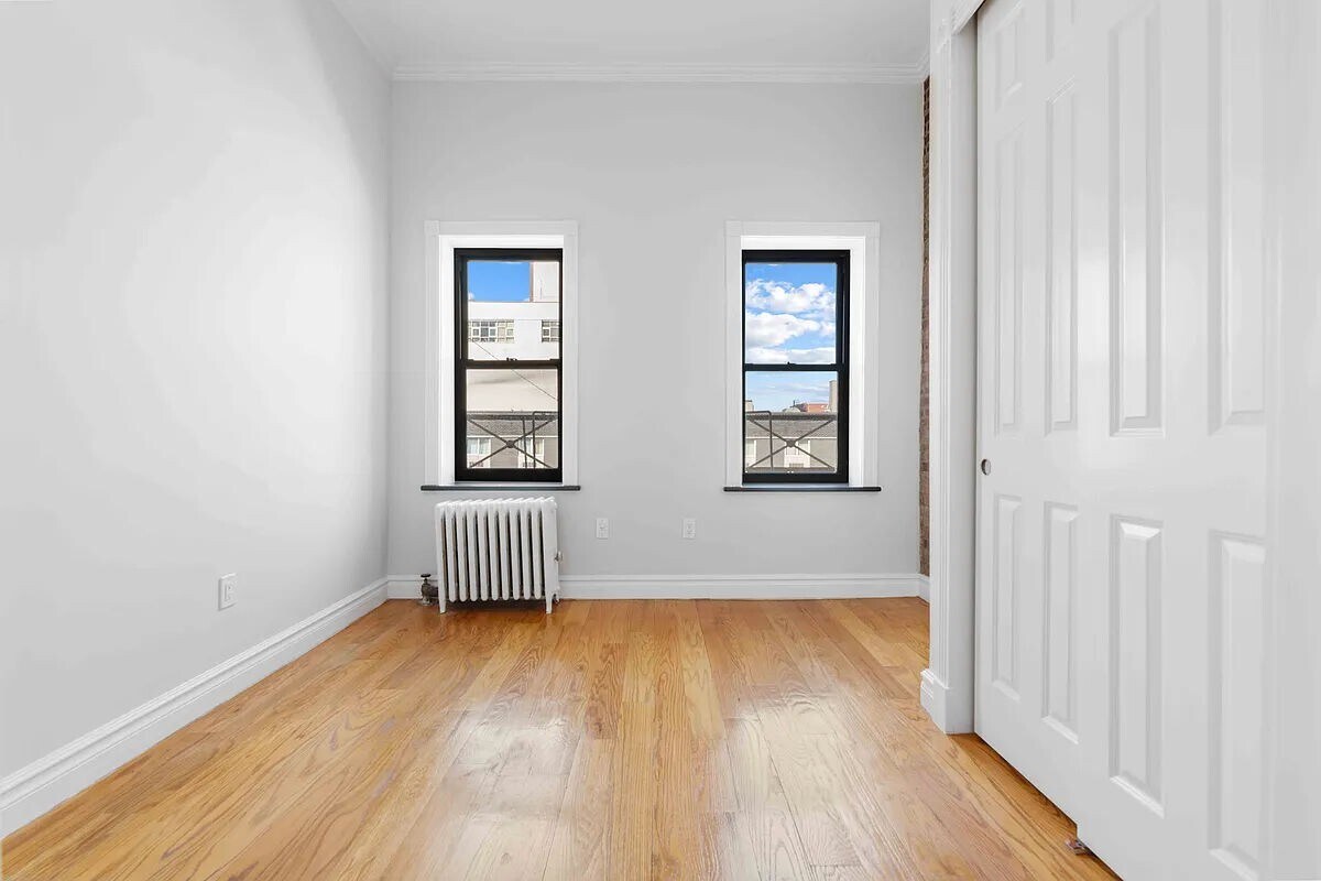 Building Photo - 724 Tenth Avenue