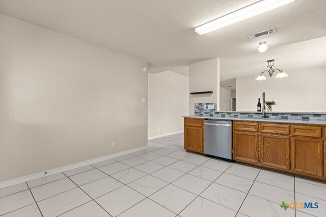 Building Photo - 4703 Stonehaven Dr