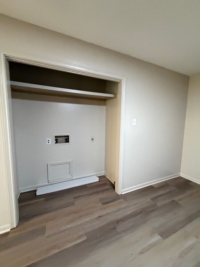 Building Photo - 106 Cantal Dr