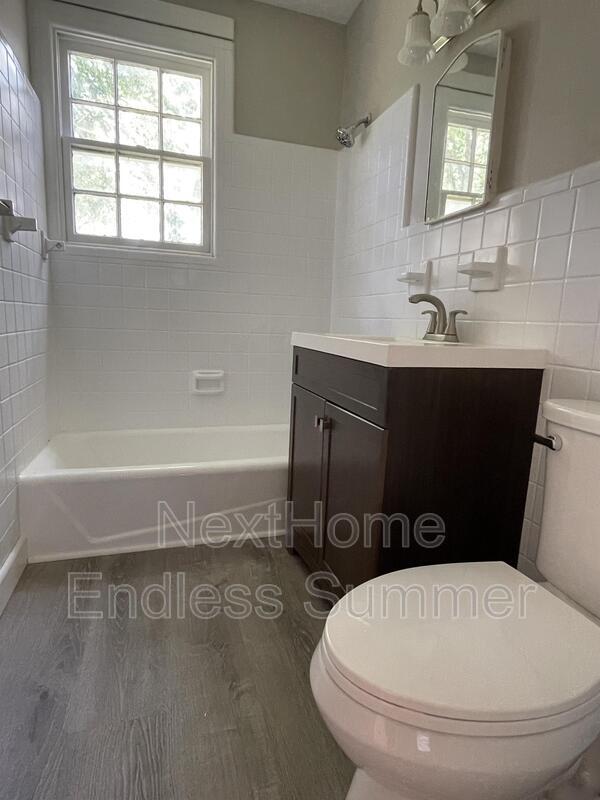 Building Photo - 2887 Lenox Ave