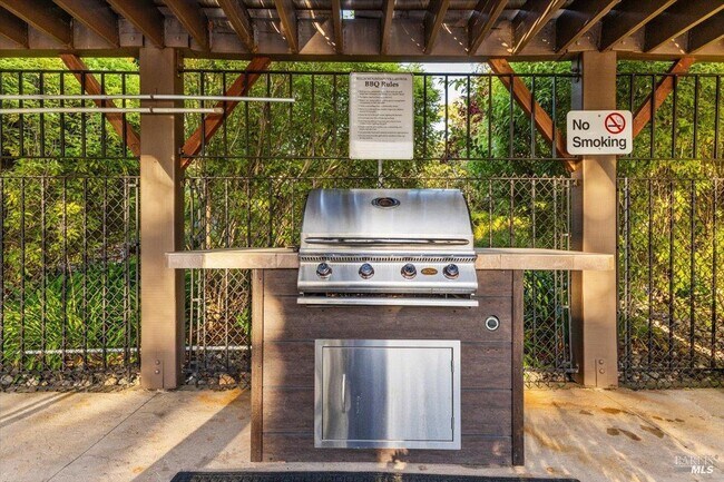 Building Photo - 1337 Creekside Ct