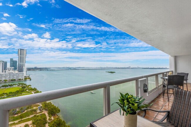 Building Photo - 1717 N Bayshore Dr