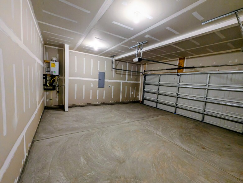 Building Photo - 684 Ben Ledi Ct