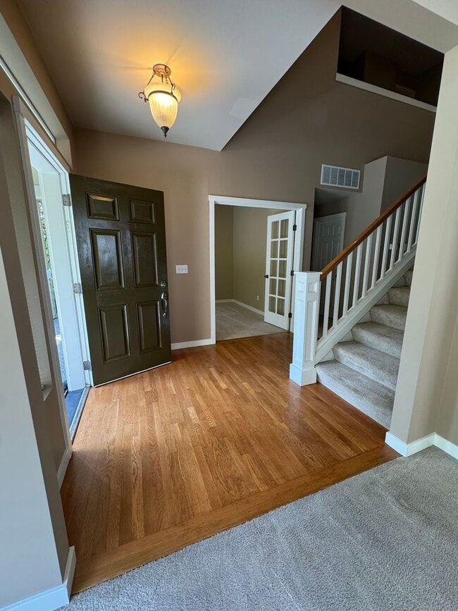 Building Photo - 3bd/2.5ba Renton Home