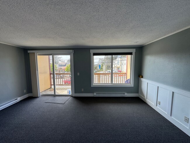 Building Photo - 1074/A/