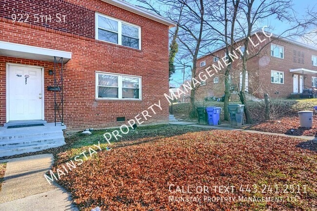 Building Photo - 922 5th St