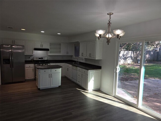 Building Photo - 9019 Texas Sun Dr