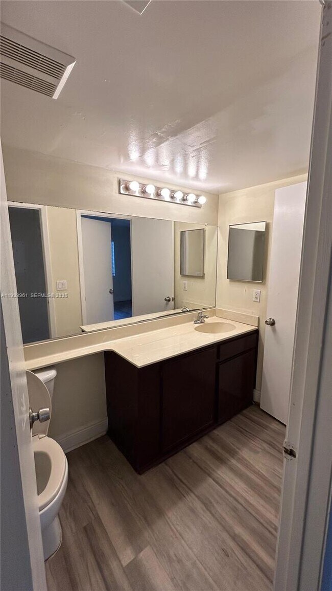 Building Photo - 5686 Rock Island Rd