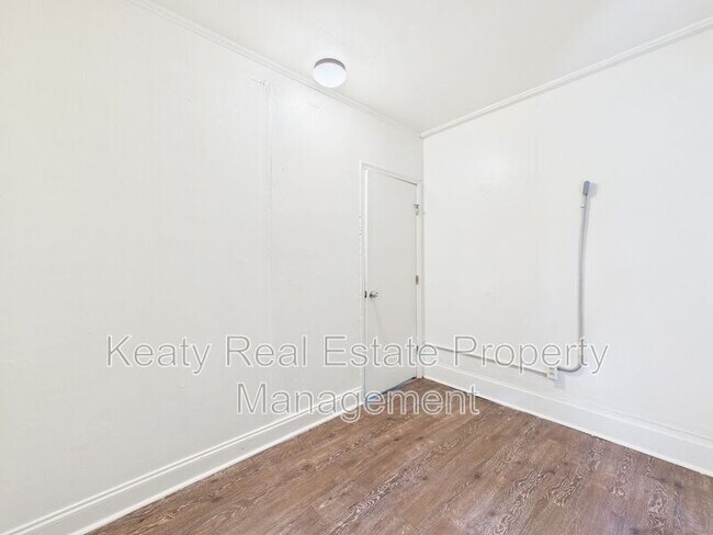 Building Photo - 119 Delories St