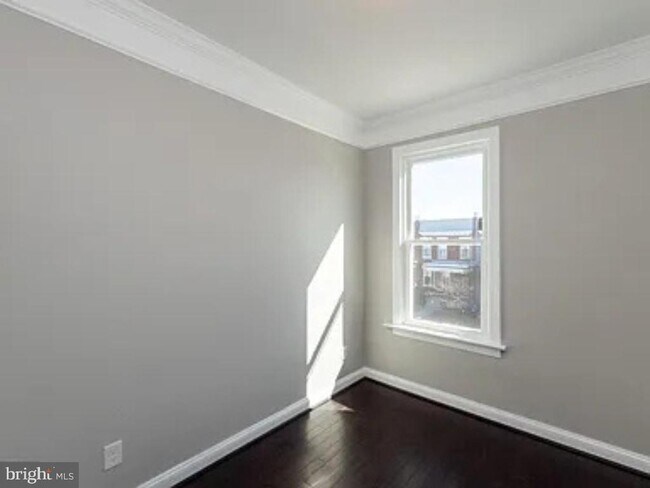 Building Photo - 465 Luray Pl NW