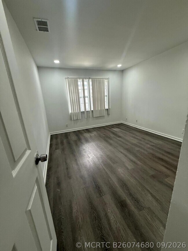 Building Photo - 5744 NW 27th Ct