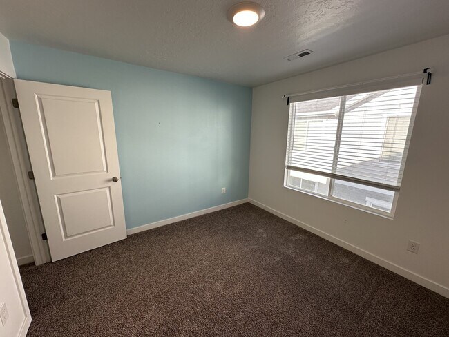 Building Photo - 287 Pier Ln