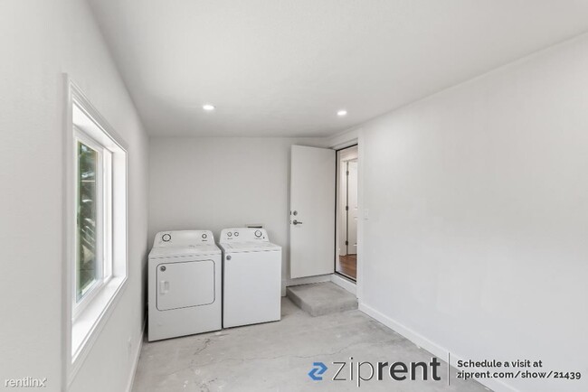 Building Photo - 2 br, 1 bath House - 24770 Soto Road, Hayw...