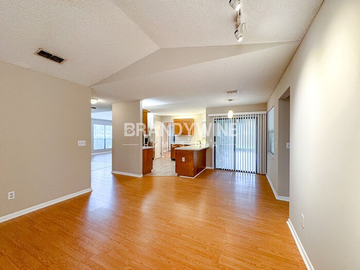 Building Photo - 14280 Falconhead Dr