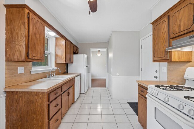 Building Photo - Charming 3-Bed Home with Spacious Backyard & Prime OKC Location