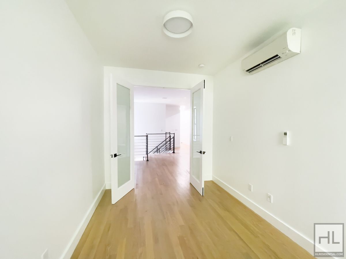 Building Photo - PUTNAM AVENUE / Spacious 2-Bed Duplex
