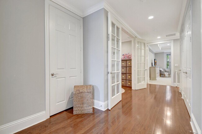 Building Photo - 205 Mariner Ct