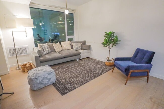 Building Photo - Luxurious Jewel high-rise condo unit; FULL...