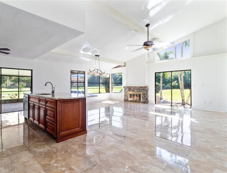 Building Photo - 21344 Escondido Way S