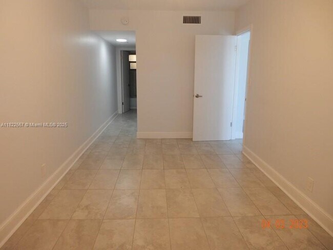 Building Photo - 400 N Surf Rd