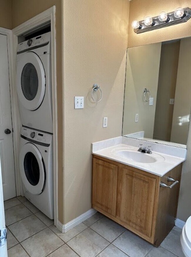 Building Photo - 1bed/1bath - Garage Apt - Central Austin