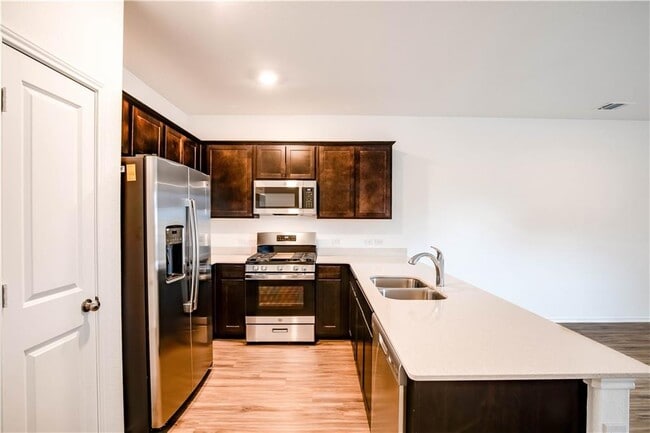 Building Photo - 328 Mica Trl