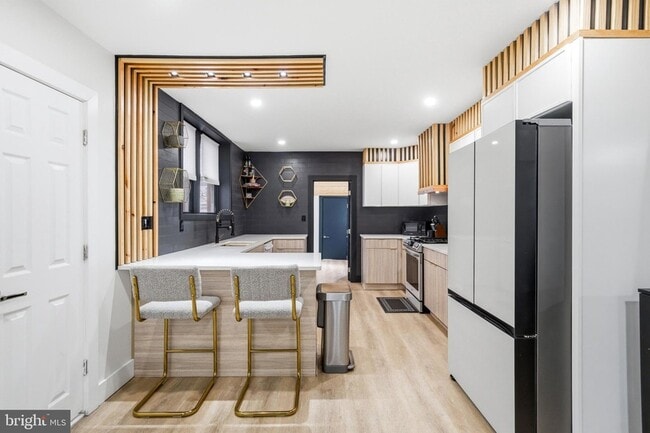 Building Photo - 268 W Duncannon Ave