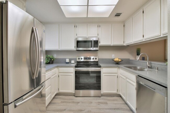 Building Photo - Wow! What a Great Home! Available Now!