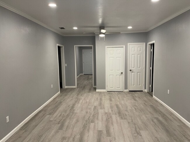 Building Photo - 3 bedrooms 2 baths - Only $1500 Per Month